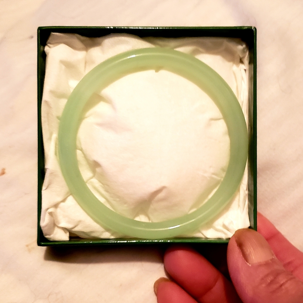 LIGHT GREEN JADE BANGLE BRACELET